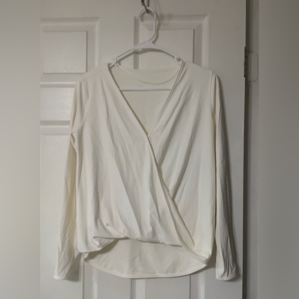 Lululemon Yoga Wear Women’s Size S Soft White Long Sleeve Wrap Top